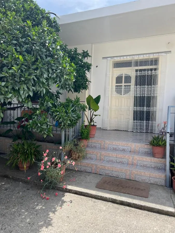 Rooms For Rent Habipi Vlorë 0*,