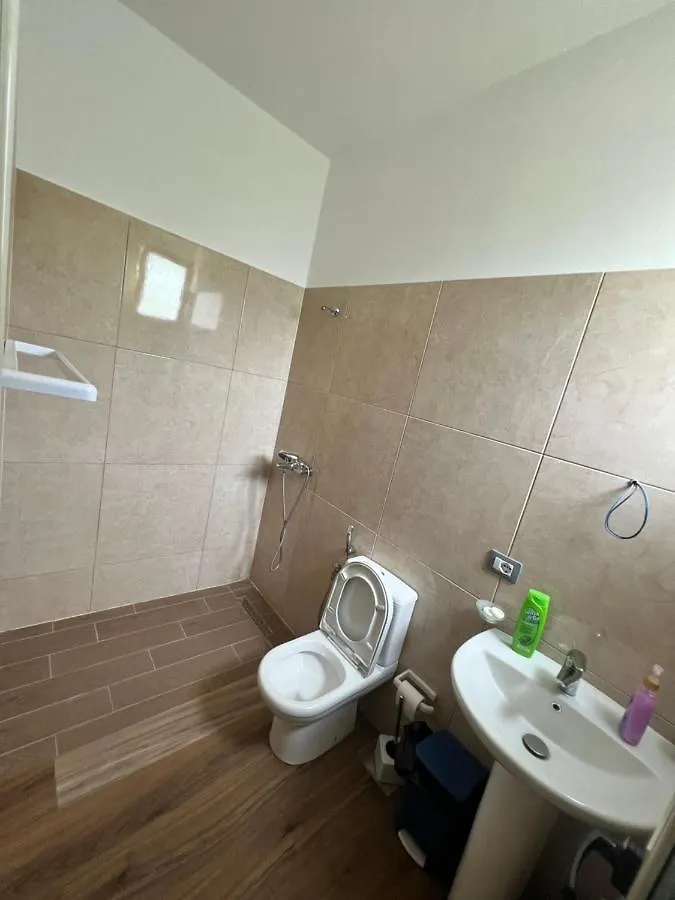 Rooms For Rent Habipi Vlorë 0*,